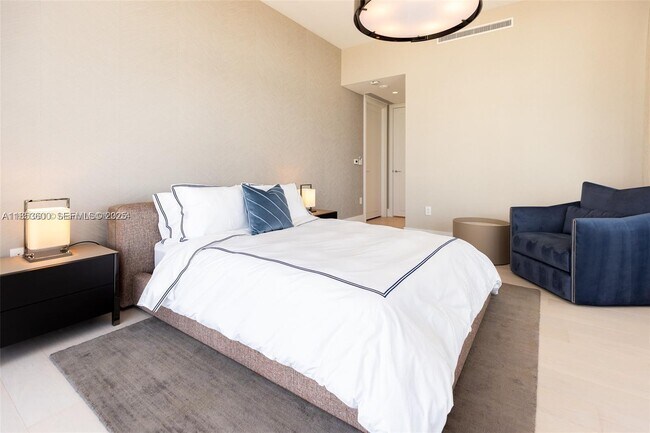 Building Photo - 17975 Collins Ave