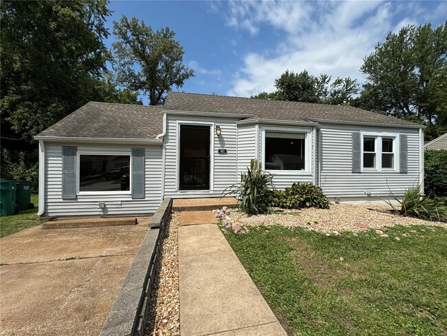 Building Photo - 401 Corona Ct