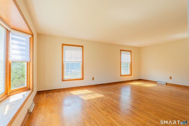 Building Photo - 9 Pleasant St