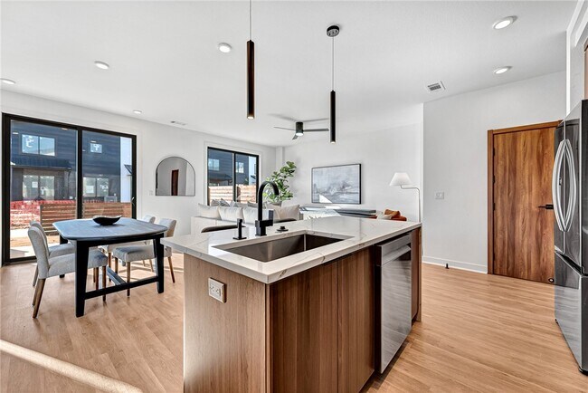 Building Photo - 1122 Emilia Ave