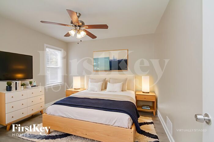 Building Photo - 8912 S Sacramento Ave