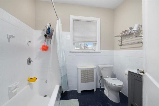 Building Photo - 422 Wayland Ave