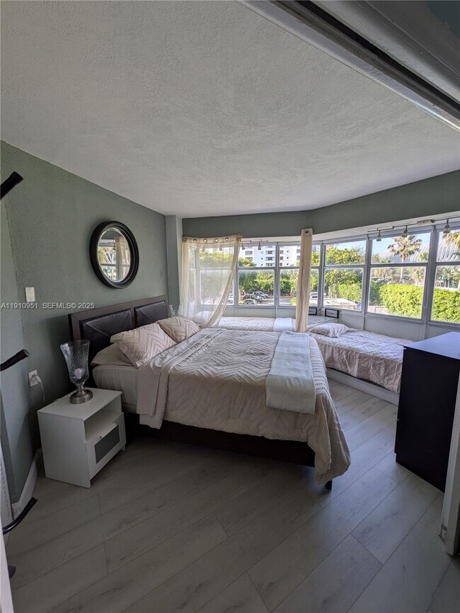 Building Photo - 1881 Washington Ave