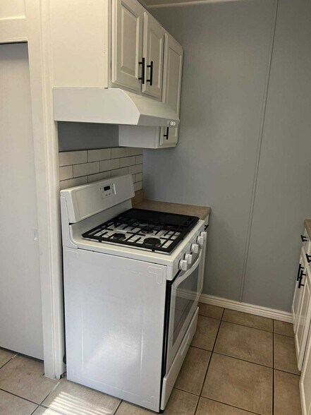 Building Photo - 3895 Quincy Ave