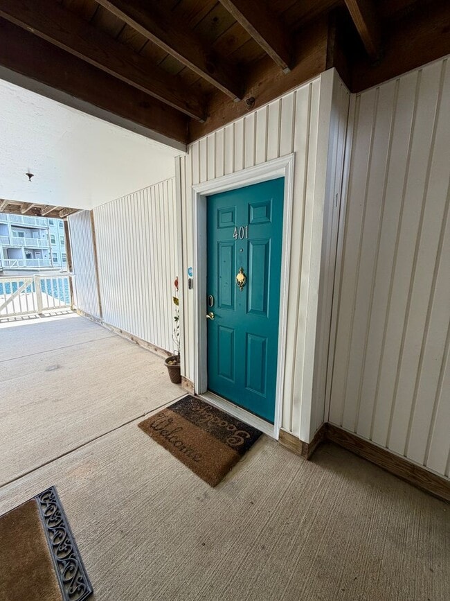 Building Photo - 401 Waters Edge Dr