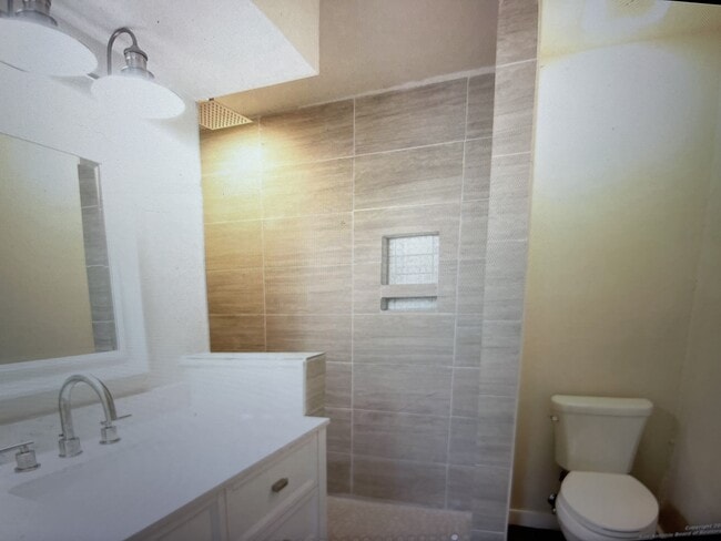 Building Photo - 226 Venice St