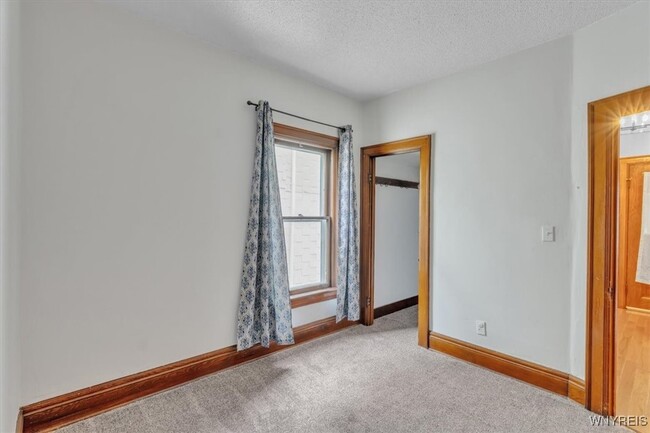 Building Photo - 260 Baynes St