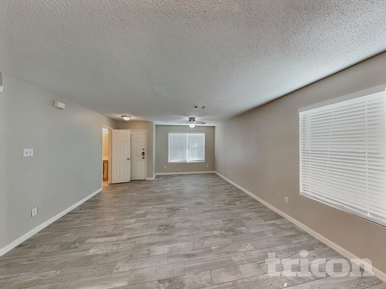 Building Photo - 210 Vivian Dr