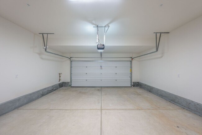 Building Photo - 3260 S Agate Paseo