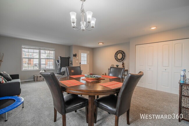 Building Photo - 2971 Ellsworth Dr