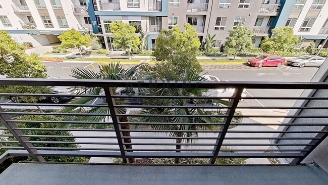 Building Photo - Beautiful Tri-Level 3Bd 2.5Ba Townhome in ...