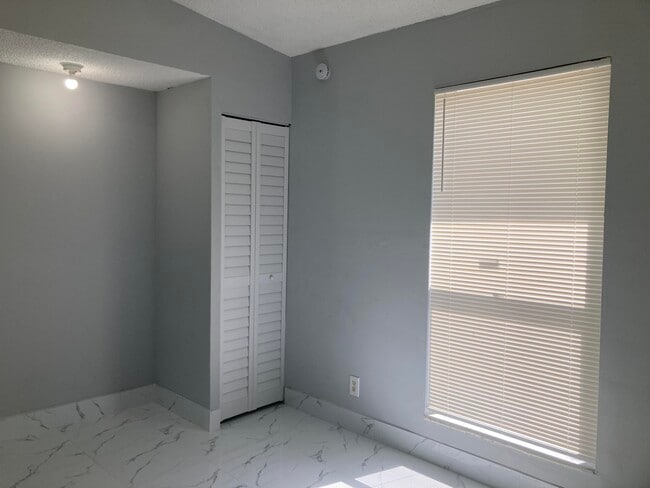 Building Photo - 3630 SW 46th Ave