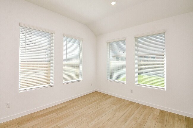 Building Photo - 2708 Pne Blf Dr