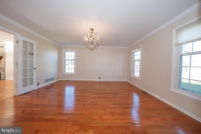 Building Photo - 1099 Armstrong Ct