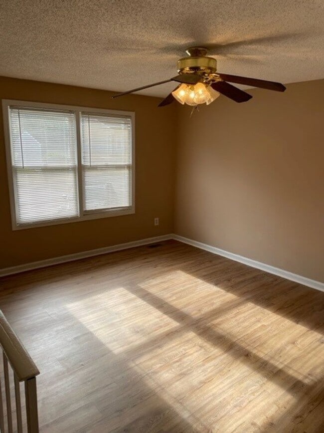 Building Photo - 135 Grenoble Rd