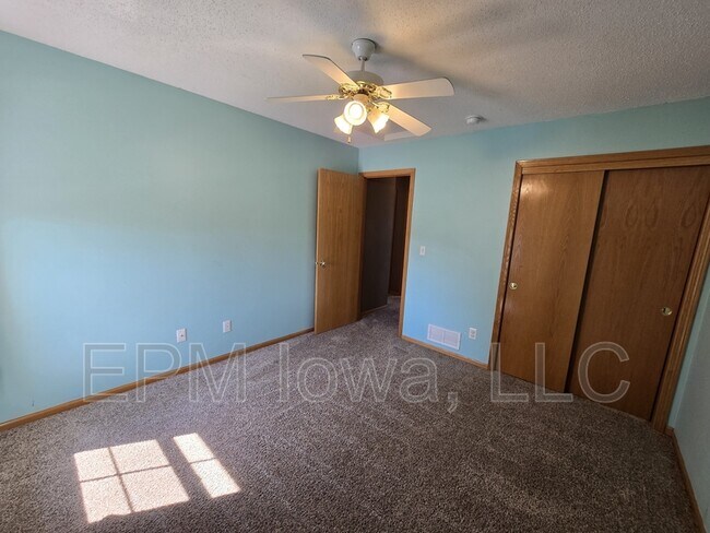 Building Photo - 1138 White Ivy Pl NE