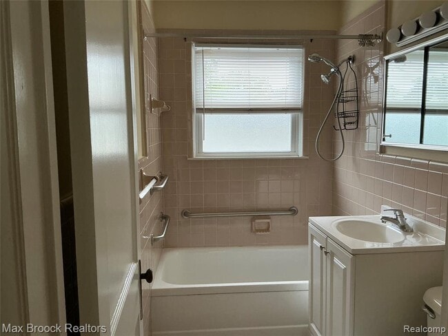 Building Photo - 2104 Brickley St