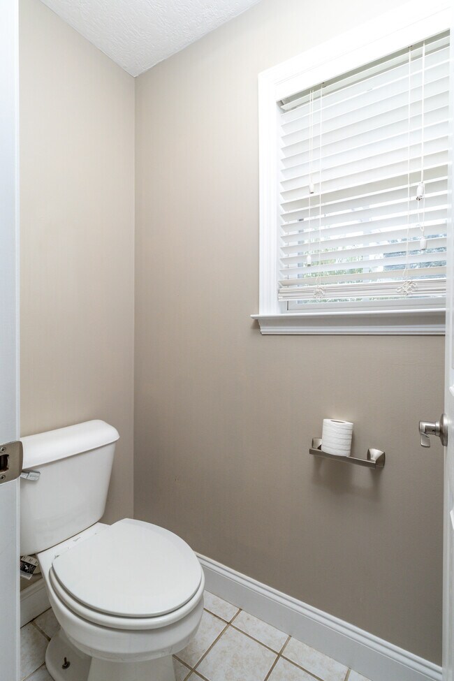 Building Photo - 1100 Winterberry Ln