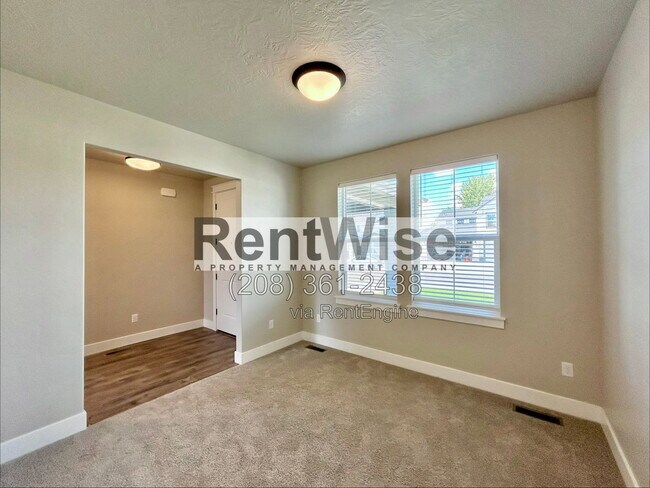 Building Photo - 5925 W Sprig Dr