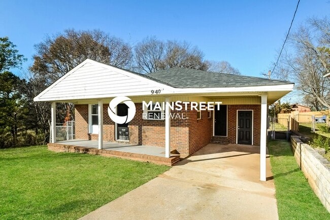 Building Photo - 4 Bedroom Pet-Friendly Home in Birmingham, AL with Main Street Renewal