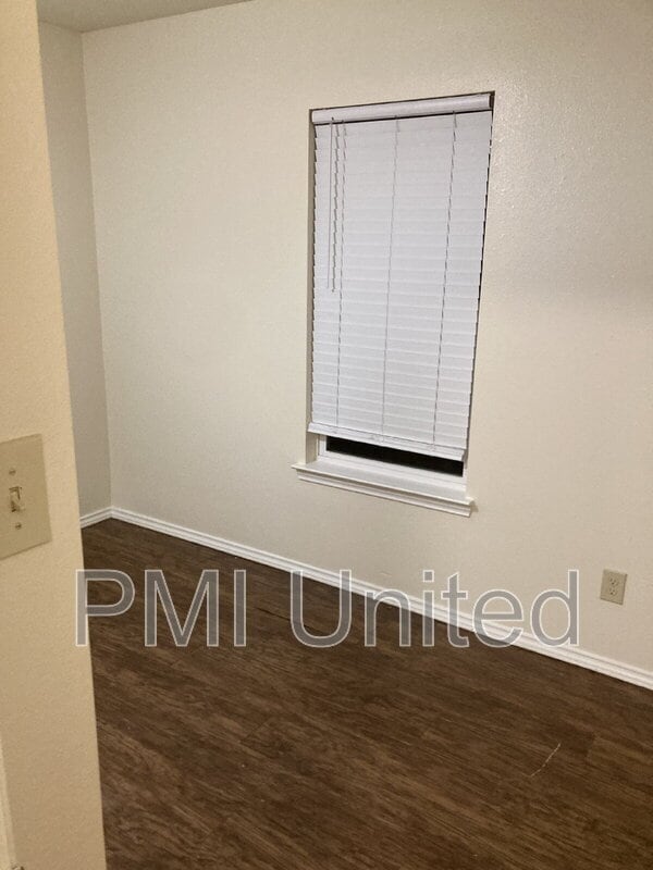 Building Photo - 417 N Bradshaw St