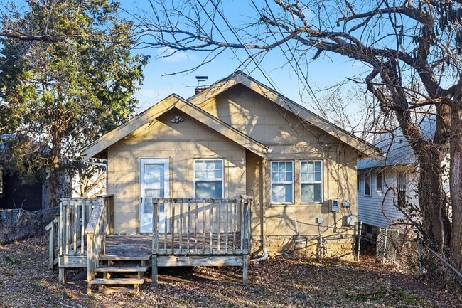 Building Photo - Beautiful 2 Bedroom 1 Bathroom house in Kansas City!