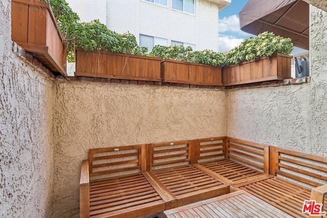 Building Photo - 5139 Balboa Blvd