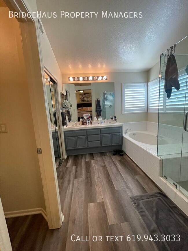 Building Photo - 965 Tempera Ct