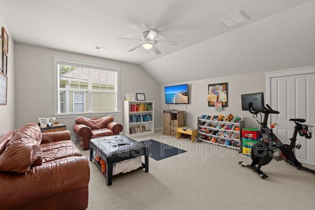 Building Photo - 127 Blackwater Dr
