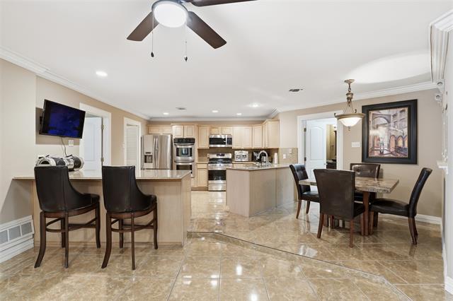 Building Photo - 6545 Lyndon B Johnson Fwy