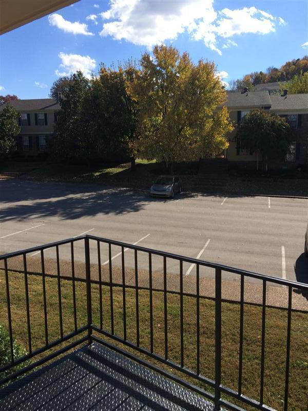 Building Photo - Condo Living Close to everything in Brentwood