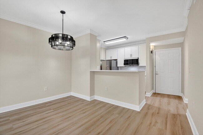 Building Photo - 630 S Sapodilla Ave