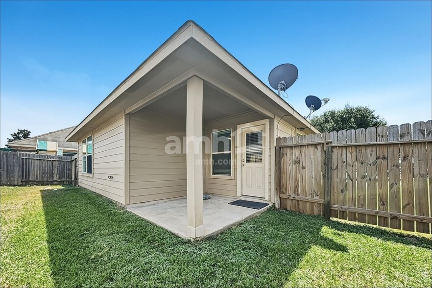Building Photo - 19146 Sandelford Dr