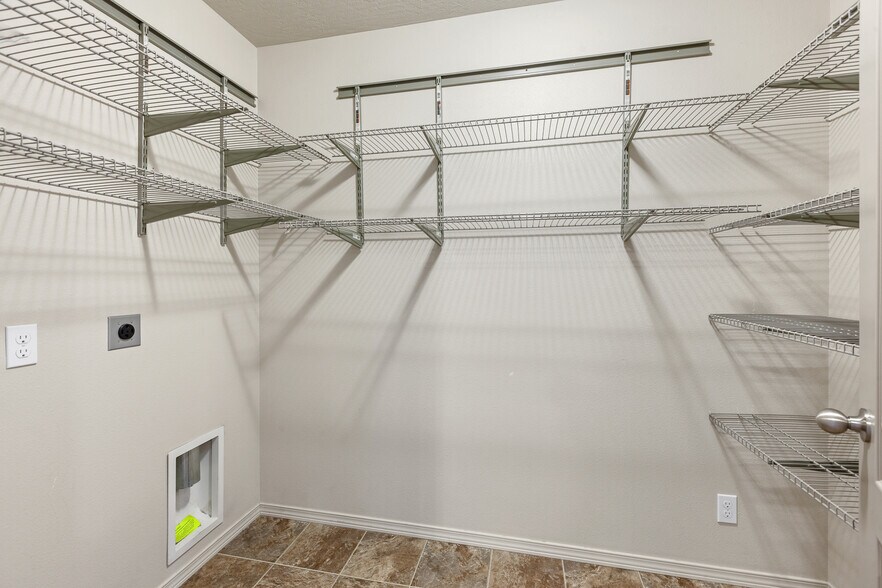 Building Photo - 4580 W Magrath Dr