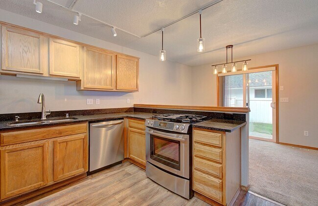 Building Photo - Moore 12918 &amp; 5000