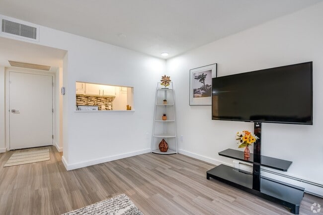 Building Photo - Studio Premium