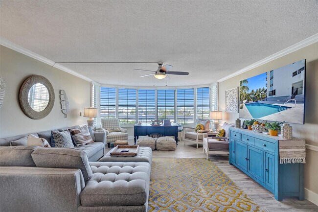 Building Photo - 3051 NE 48th St