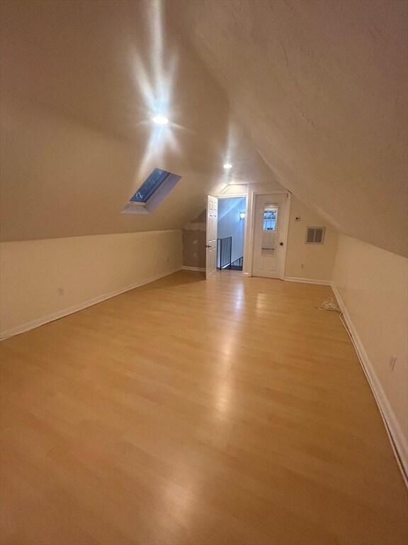 Building Photo - 36 Hunting St