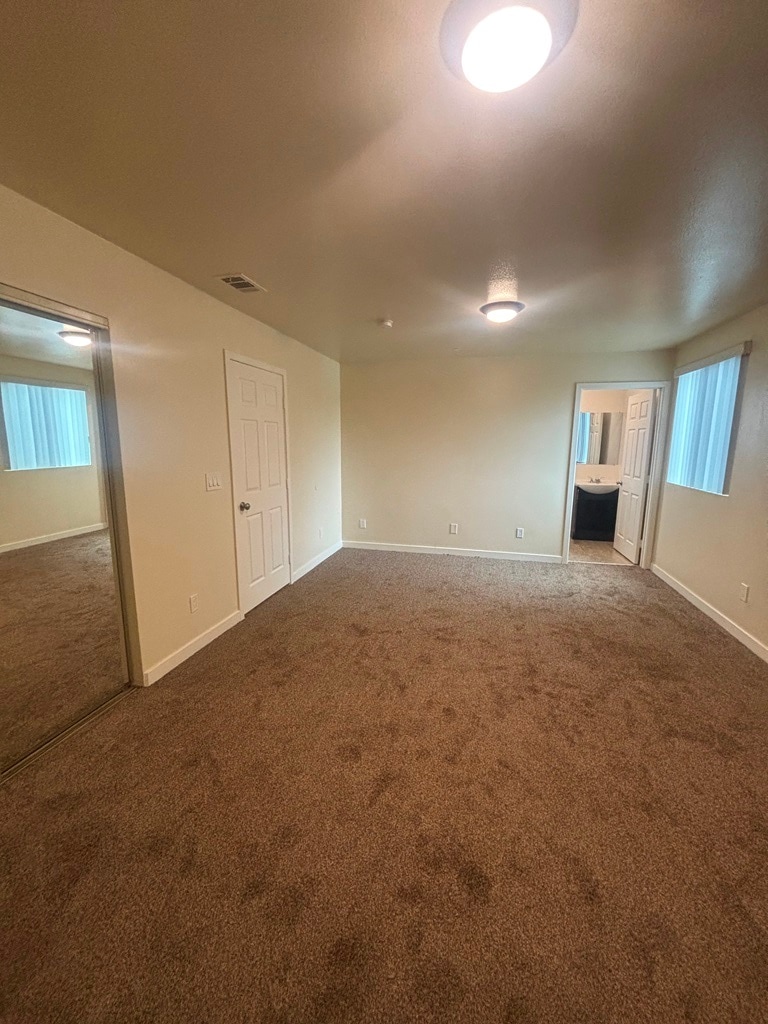 Building Photo - 401 W 105th St