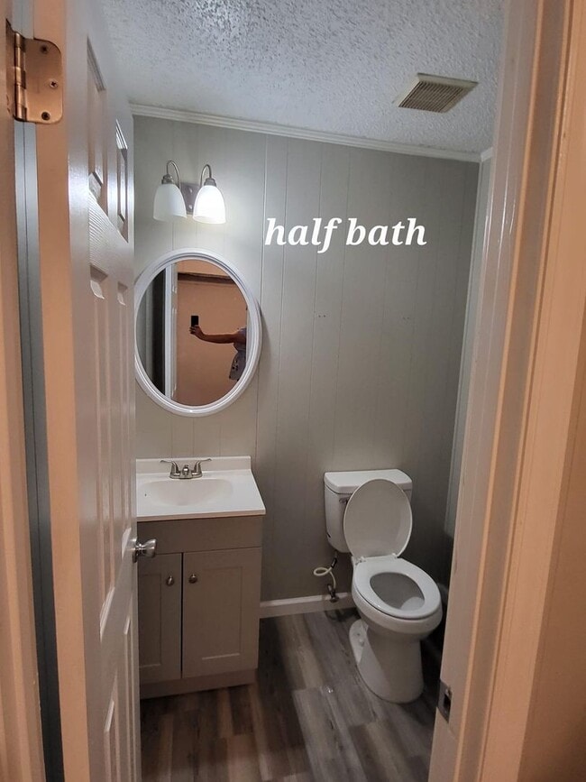 Building Photo - 2-Bed 1.5-Bath Townhome Available Soon!