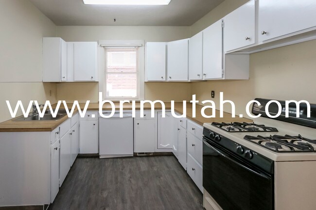 Building Photo - 1144 E 800 S