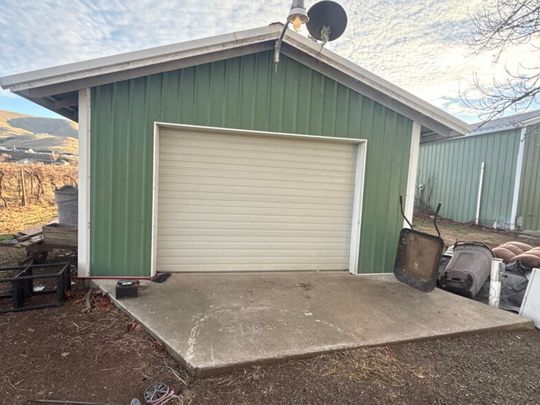 Building Photo - 435 Byron Rd