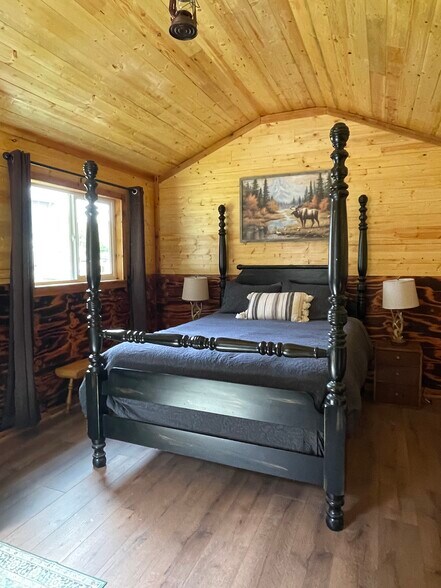 Building Photo - 3936 Svedlund St