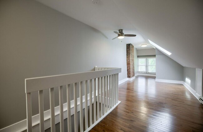 Building Photo - 135 E Norwich Ave