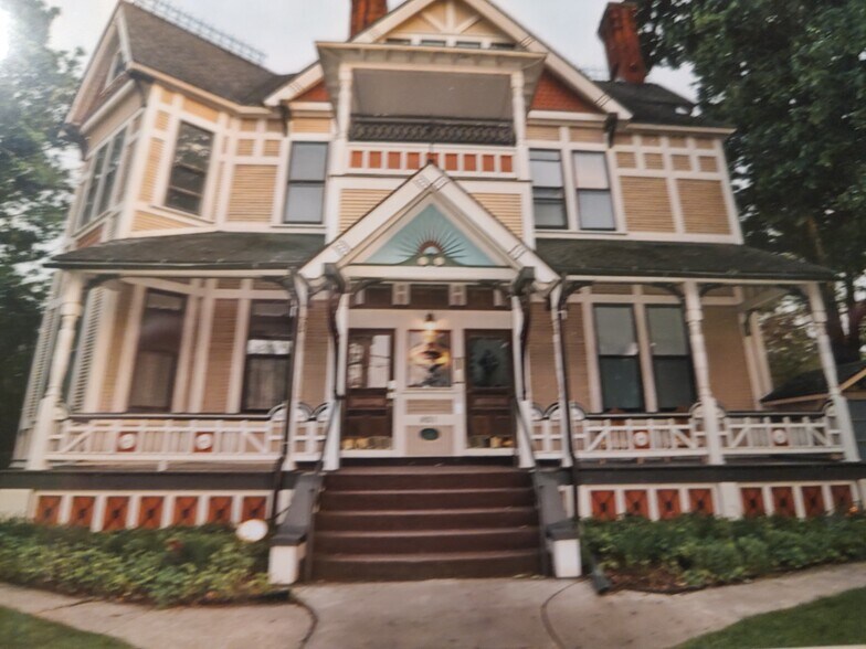 Building Photo - 821 W South St