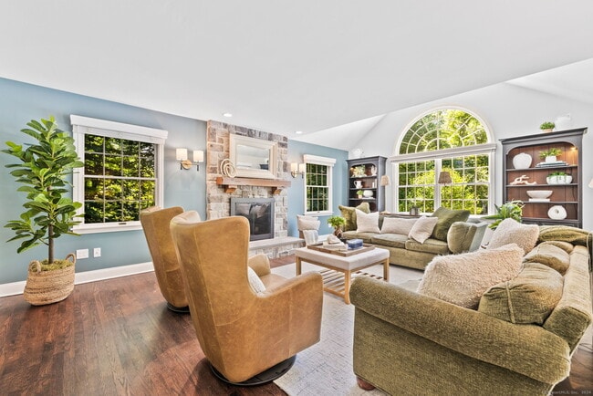 Building Photo - 1 Boxwood Rd