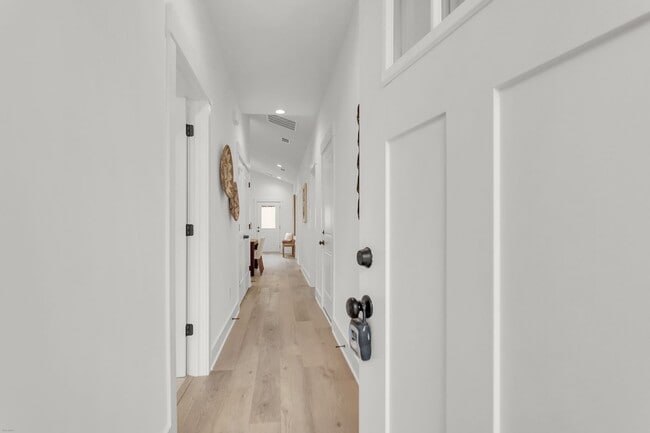 Building Photo - 2304 Delano St