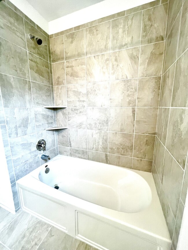 Building Photo - Beautiful 3 beds 2.5 baths in Lago Vista
