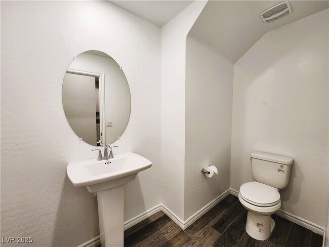 Building Photo - 25 Barbara Ln