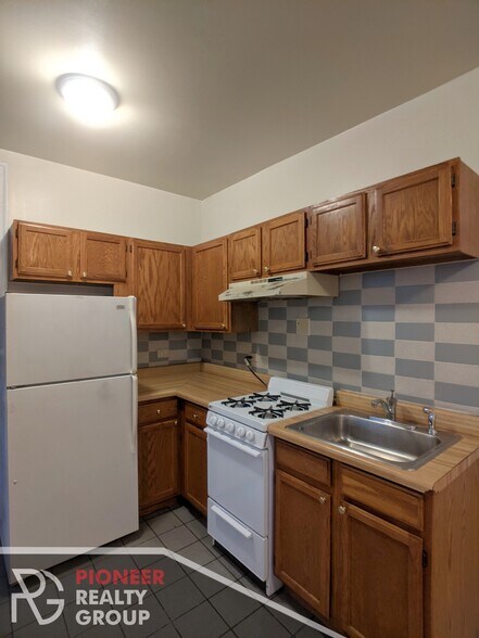 Building Photo - 4237 N Paulina St